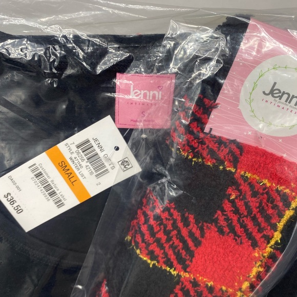 NWT Jennifer Moore Graphic Long-sleeve Sleepshirt and Socks Set Gift Set… - Picture 4 of 4